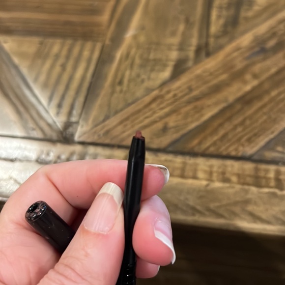 New assortment of lip and eye liners. - Picture 11 of 15